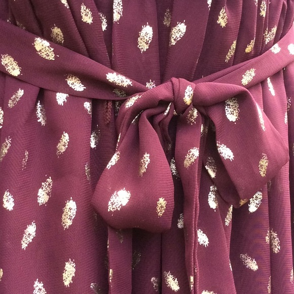 🐞 Sleeveless burgundy chiffon dress w/ gold print - Picture 2 of 4